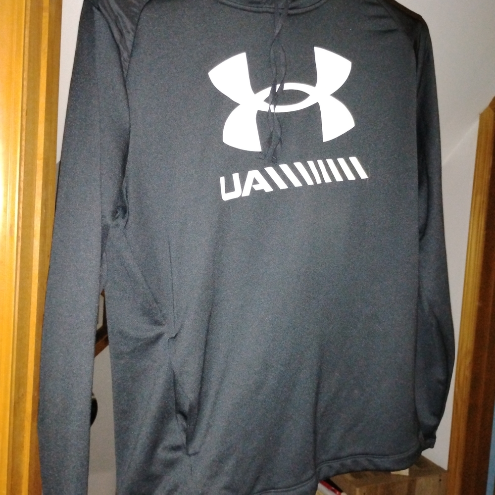 Under Armour Men's Black Sweatshirt